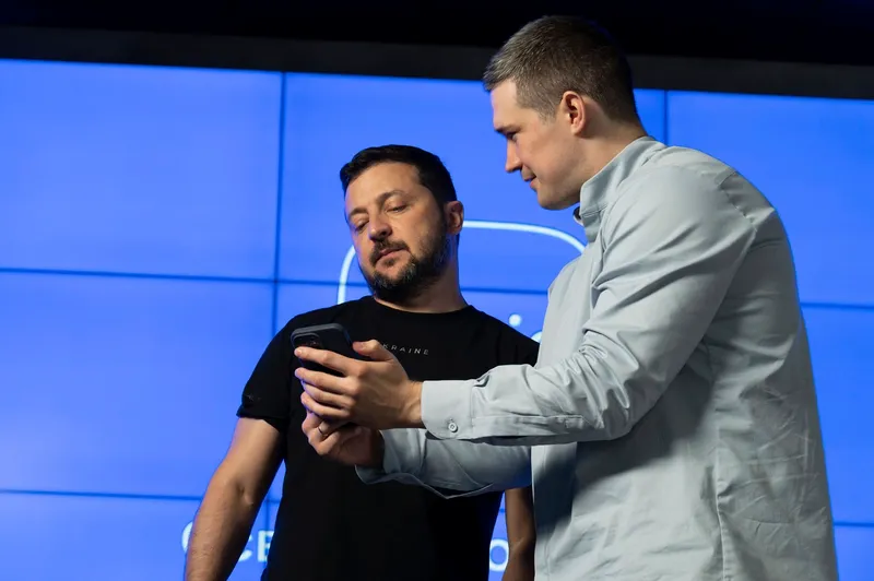 Zelenski în Turcia. La Kiev, demiterea ministrului Apărării stârnește haos