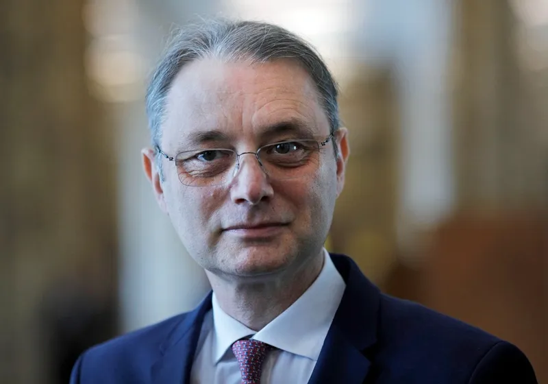 Luca Niculescu, premierul desemnat. 24 de ani jurnalist, 6 ani ambasador la Paris